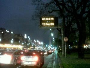 Un pequeño homenaje en una avenida de Buenos Aires.