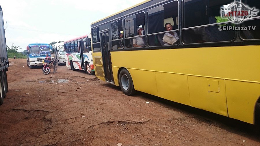 El bus amarillo que nunca llegó a la Toma de Caracas